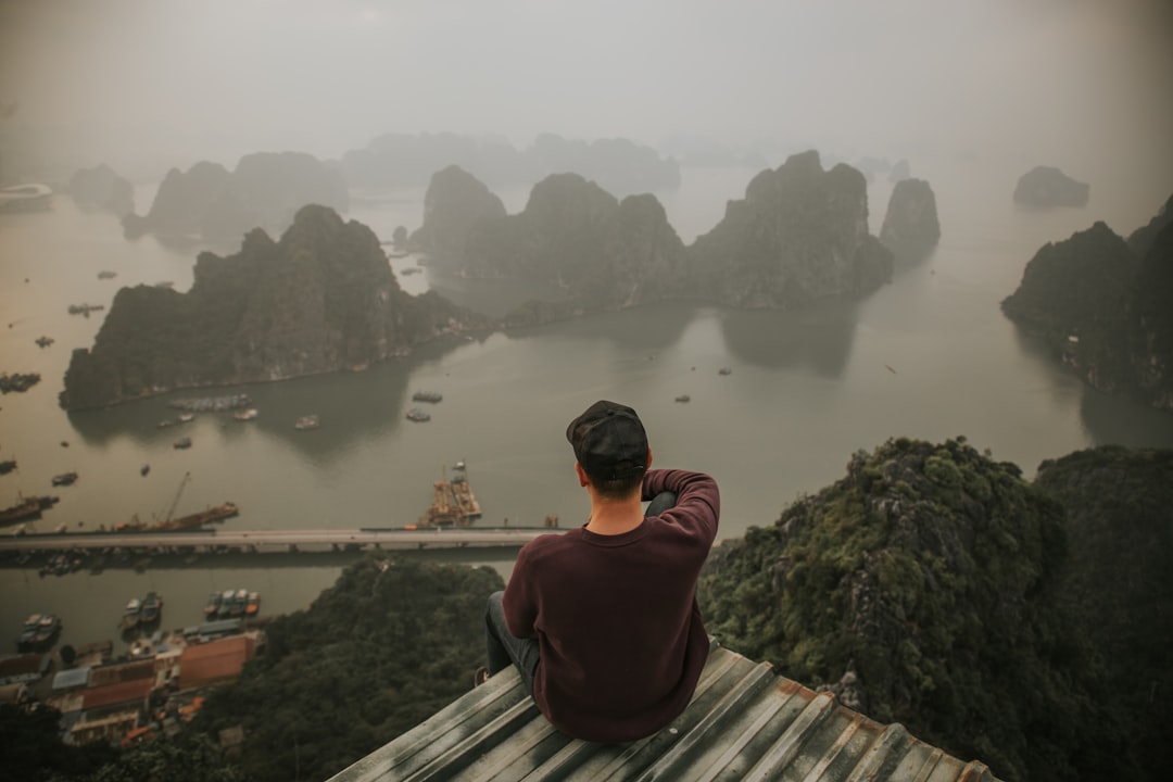 イメージ:2. ローカル作品と作家事情