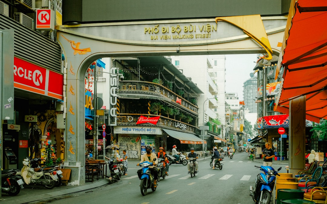 イメージ：3. 上司への確認と修正対応