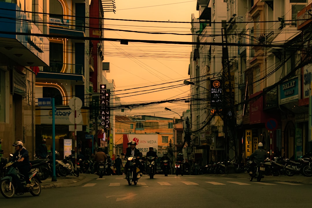 イメージ：2. 絵柄のモデルとなった地域