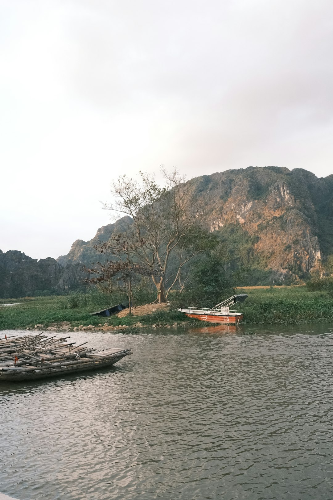 イメージ：2. 行き方（ハノイからのアクセス・鉄道・バス）